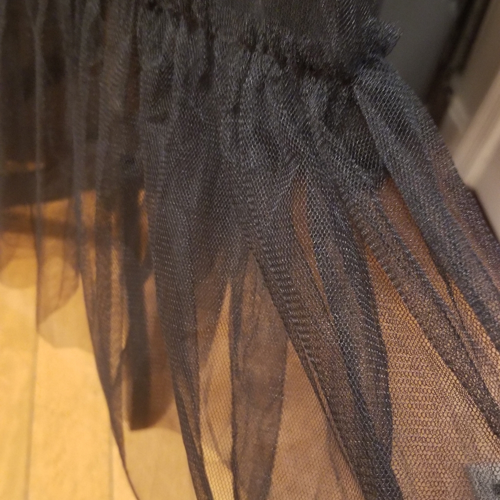 Unique designed Dress - Picture 7 of 12